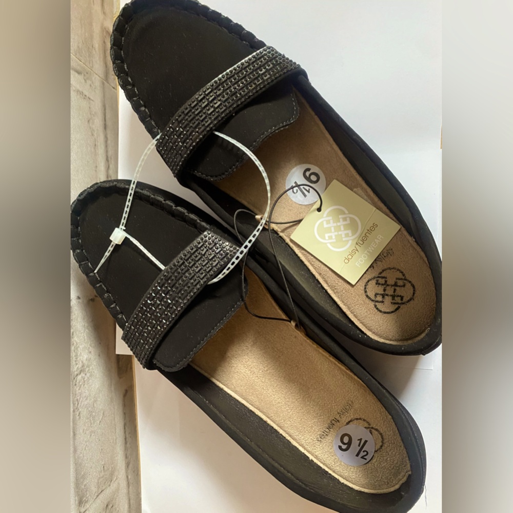 Daisy Fuentes Black Flats Comfortable Slip-On Loafers